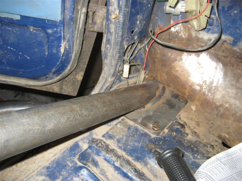 The fronts tie in to the body mount through the floor